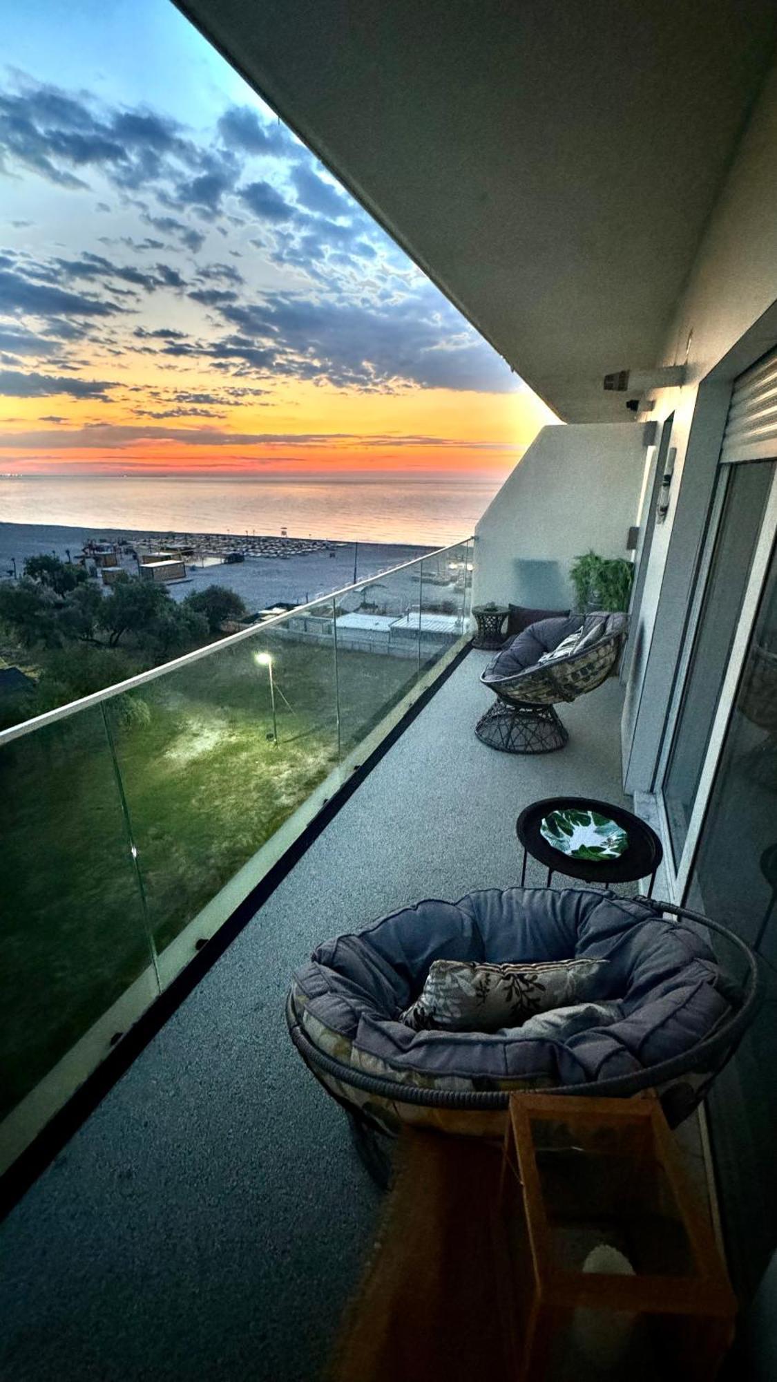White Tower Mamaia - Private Apartment Extérieur photo