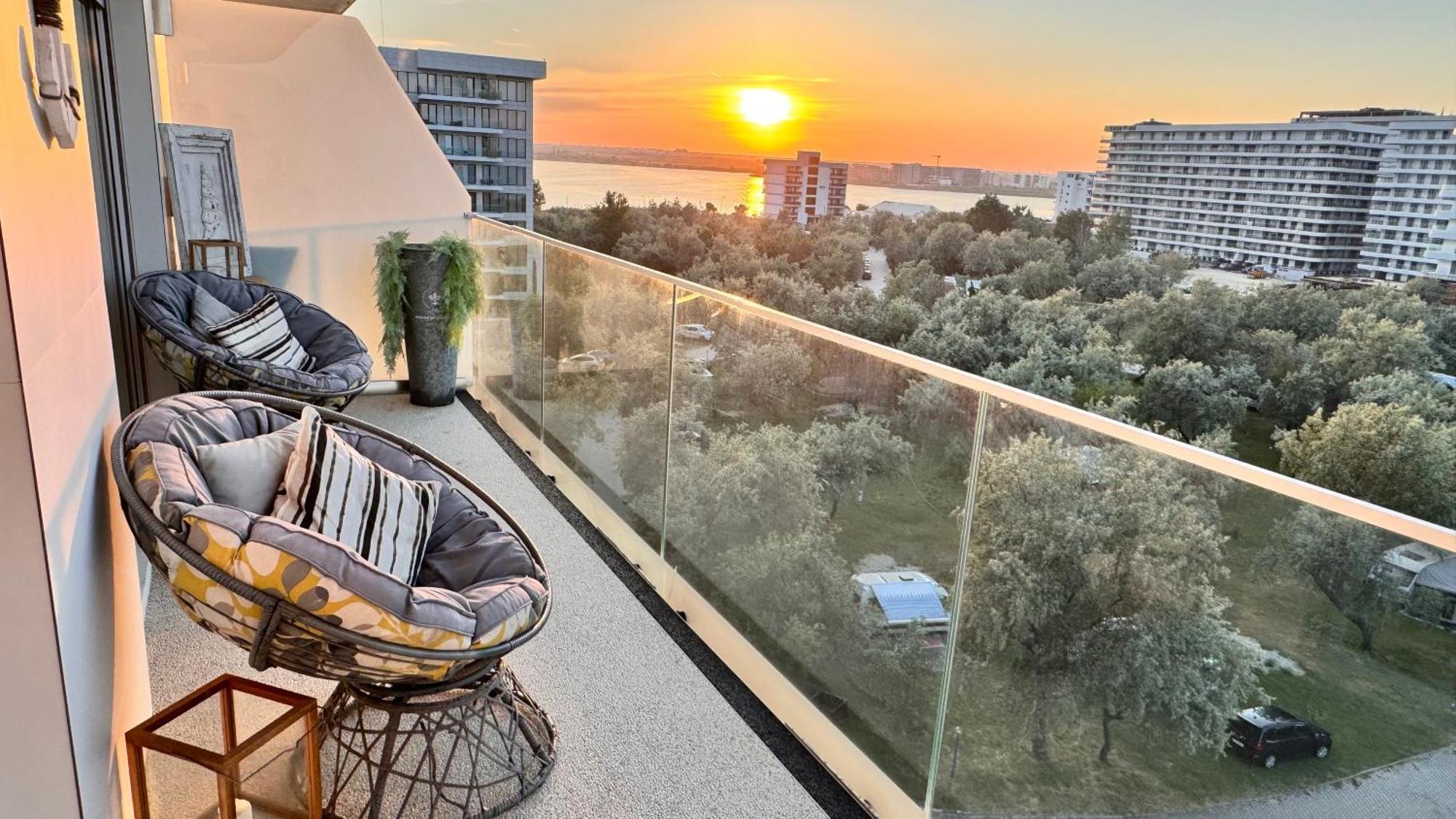 White Tower Mamaia - Private Apartment Extérieur photo