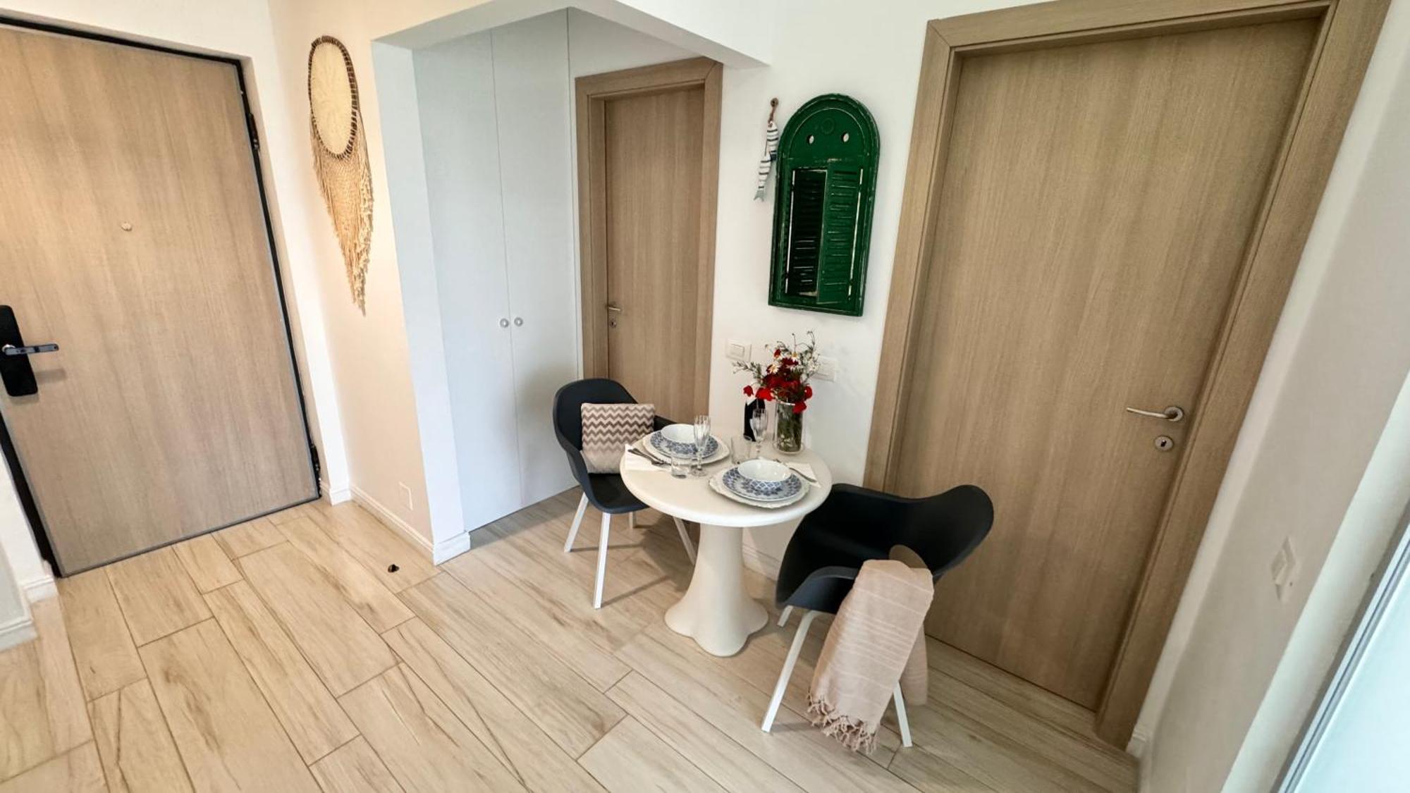 White Tower Mamaia - Private Apartment Extérieur photo