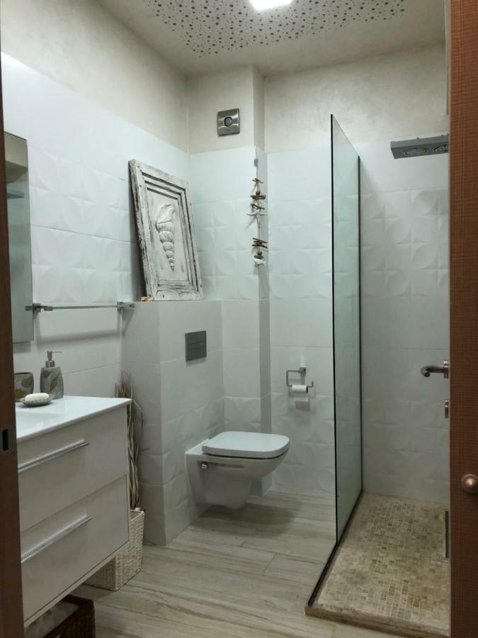 White Tower Mamaia - Private Apartment Extérieur photo