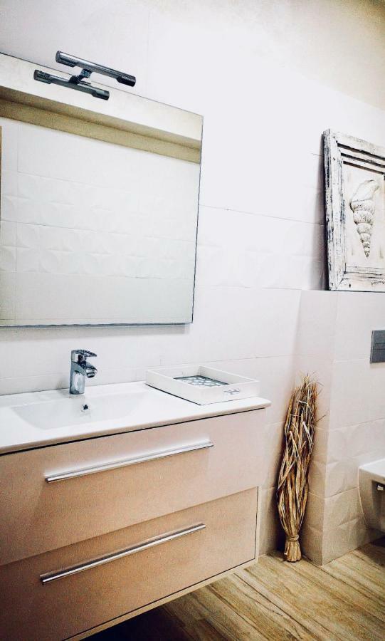White Tower Mamaia - Private Apartment Extérieur photo