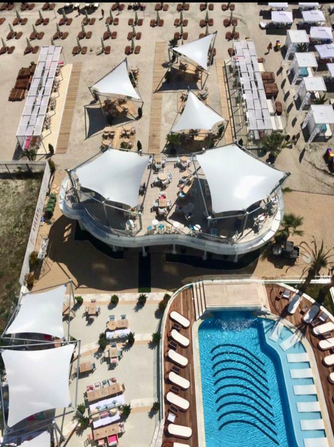 White Tower Mamaia - Private Apartment Extérieur photo