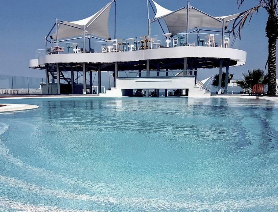 White Tower Mamaia - Private Apartment Extérieur photo